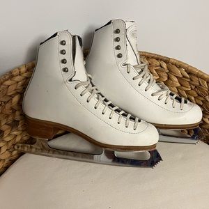 Riedell Stride Figure skates 4.5 narrow